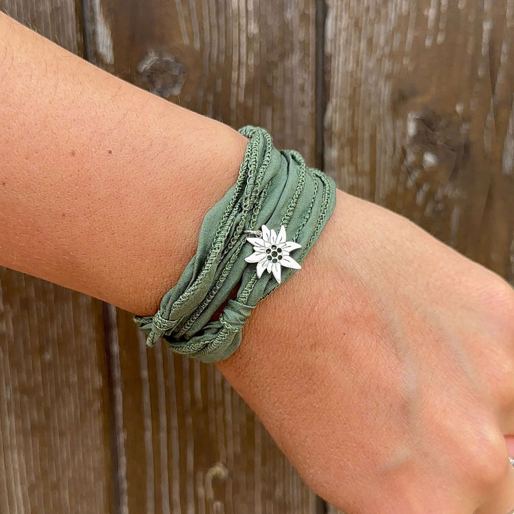 
                      
                        Edelweiss bracelet
                      
                    